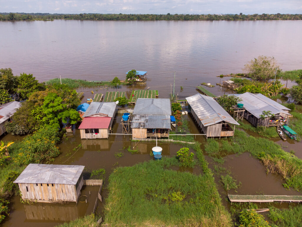 Fossa Alta Comunitária como solução para os desafios de tratar o esgoto nas várzeas da Amazônia